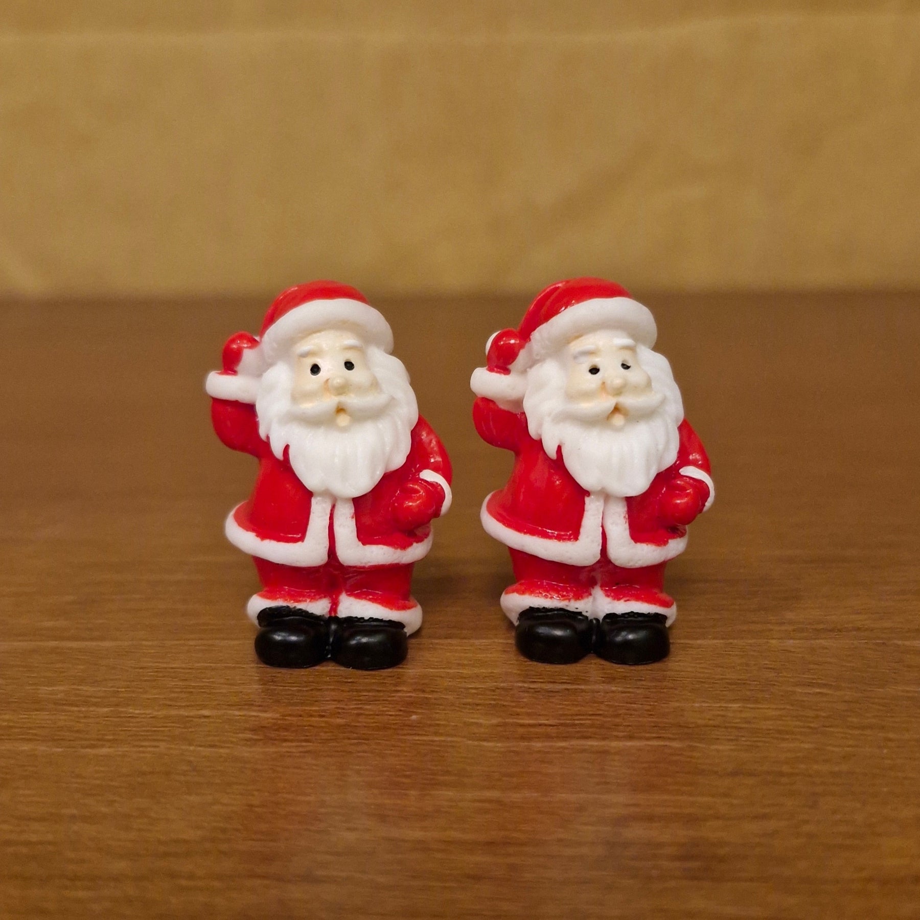 #464 Santa (Per Unit) Random Design