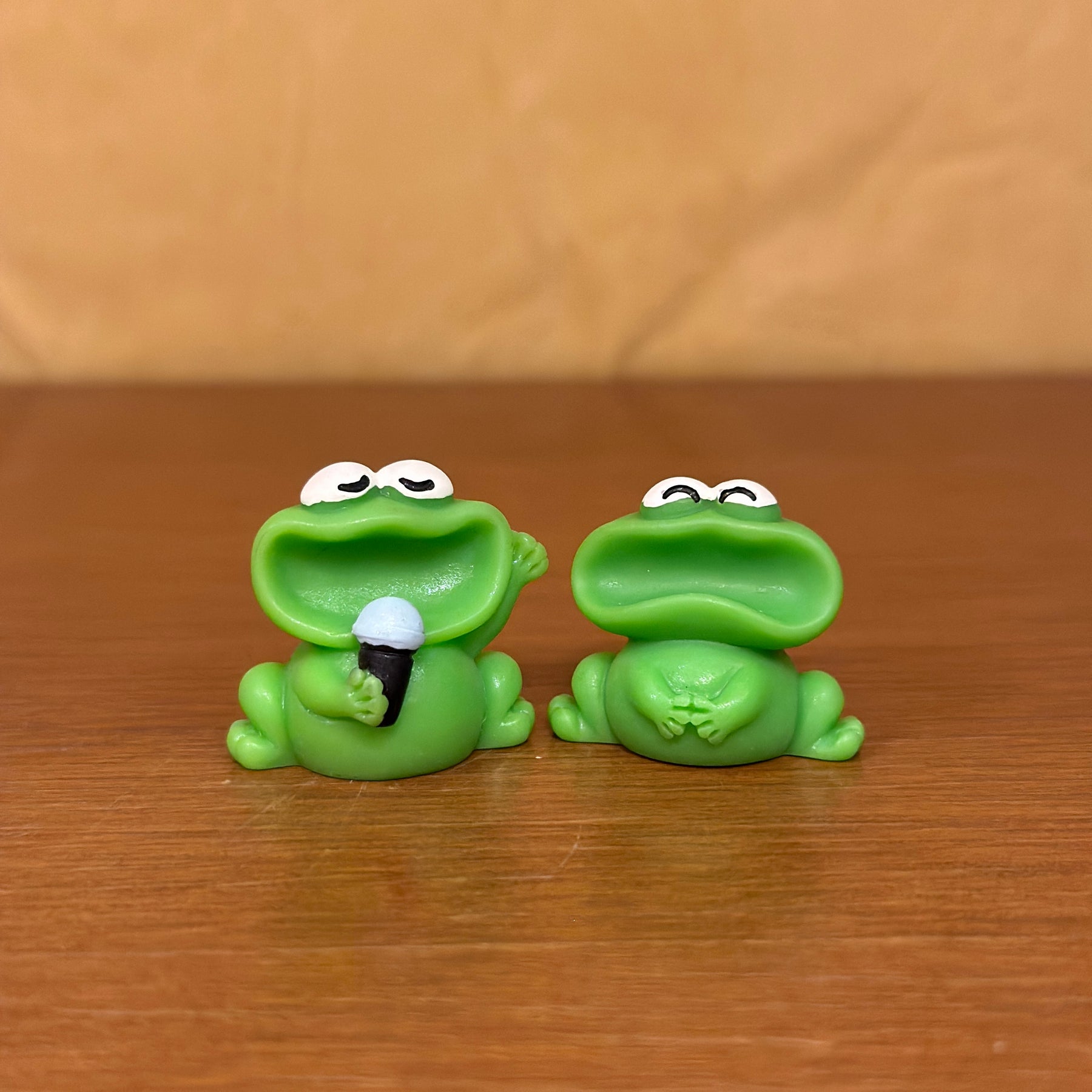 #449 Singing Frogs (Set of 2)