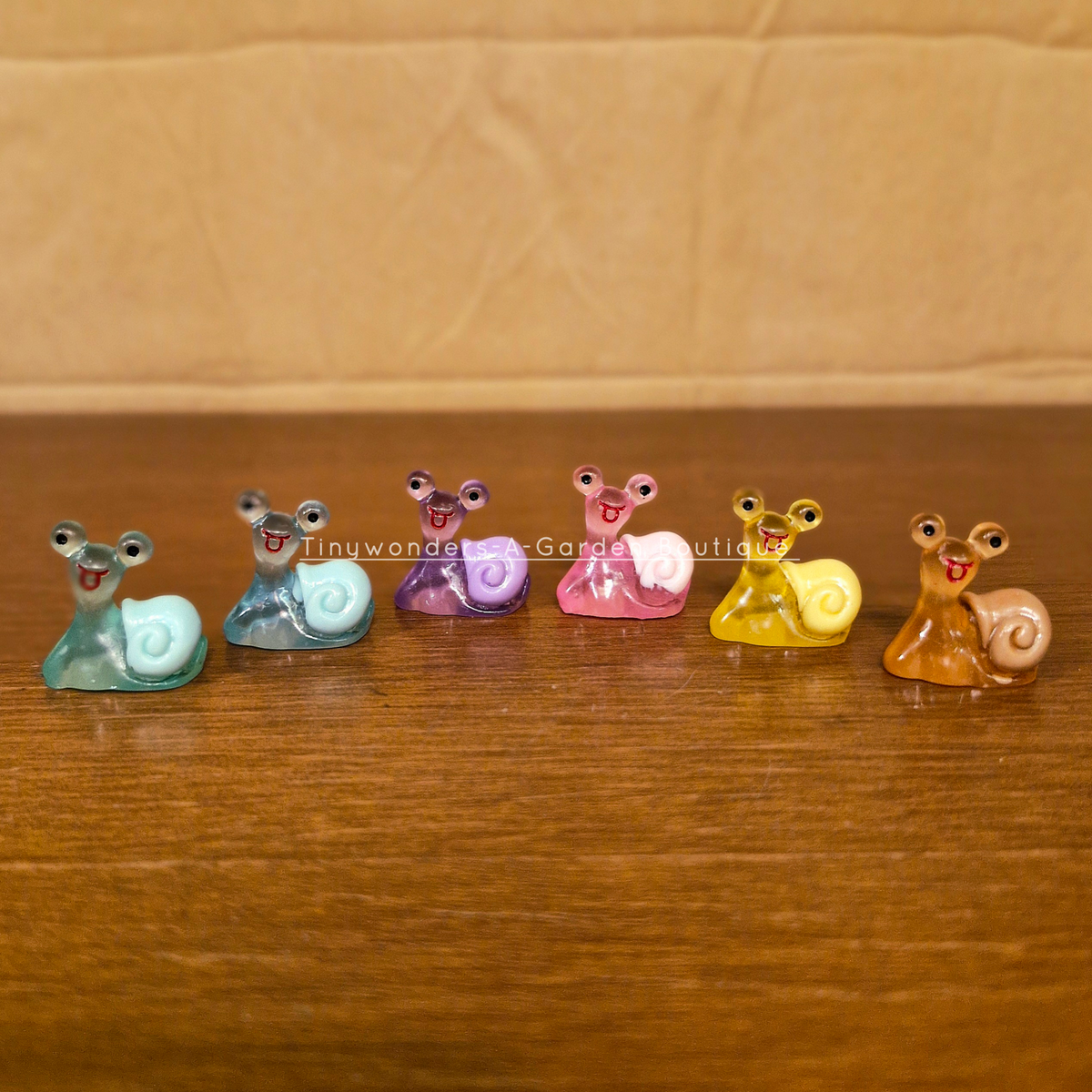 #599 Glow Snails ( Set Of 4 ) Random Colour