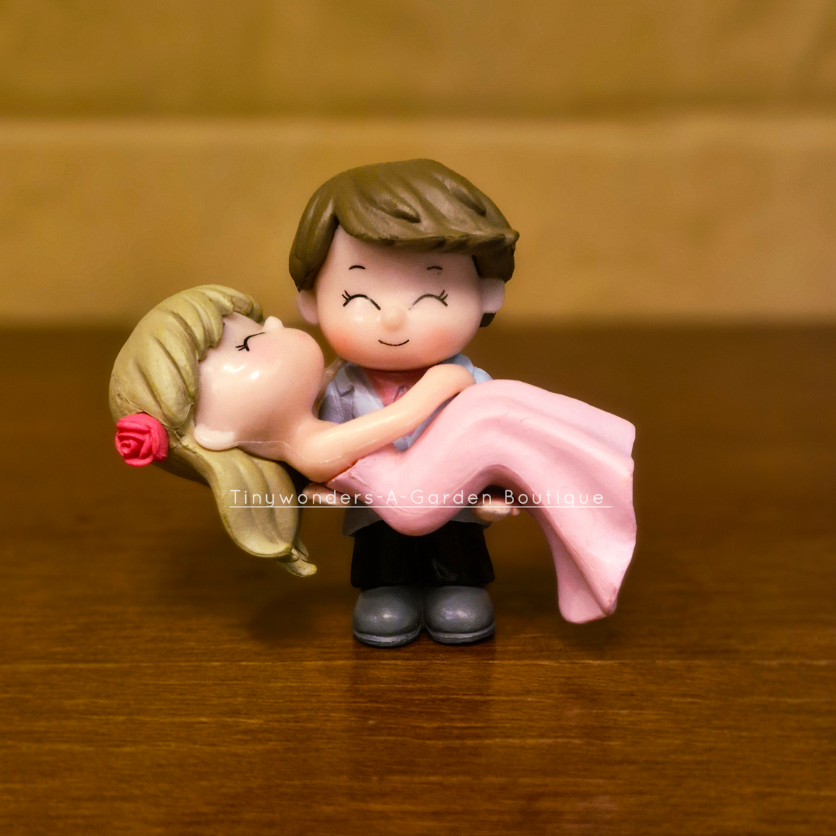 #522 Boy Holding Girl ( pair )