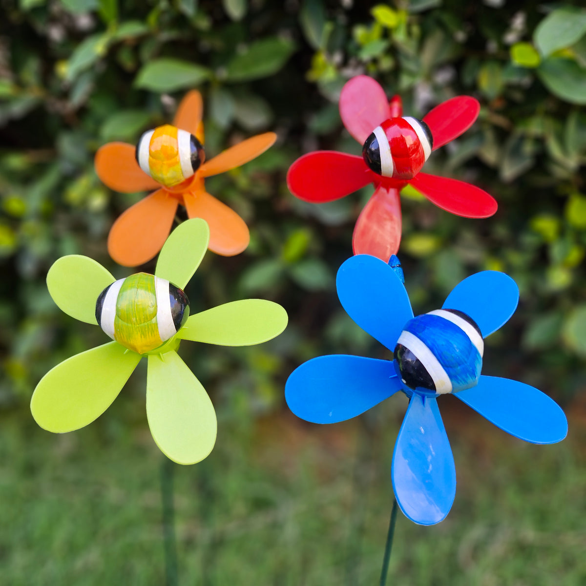 Bubbly Bee Garden Decor Stick – Set of 2 for a Lively & Colorful Space 🐝✨