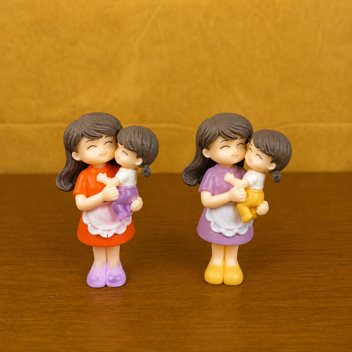#439 Miniature Mom Hugging Baby (Per Unit) Random Colour