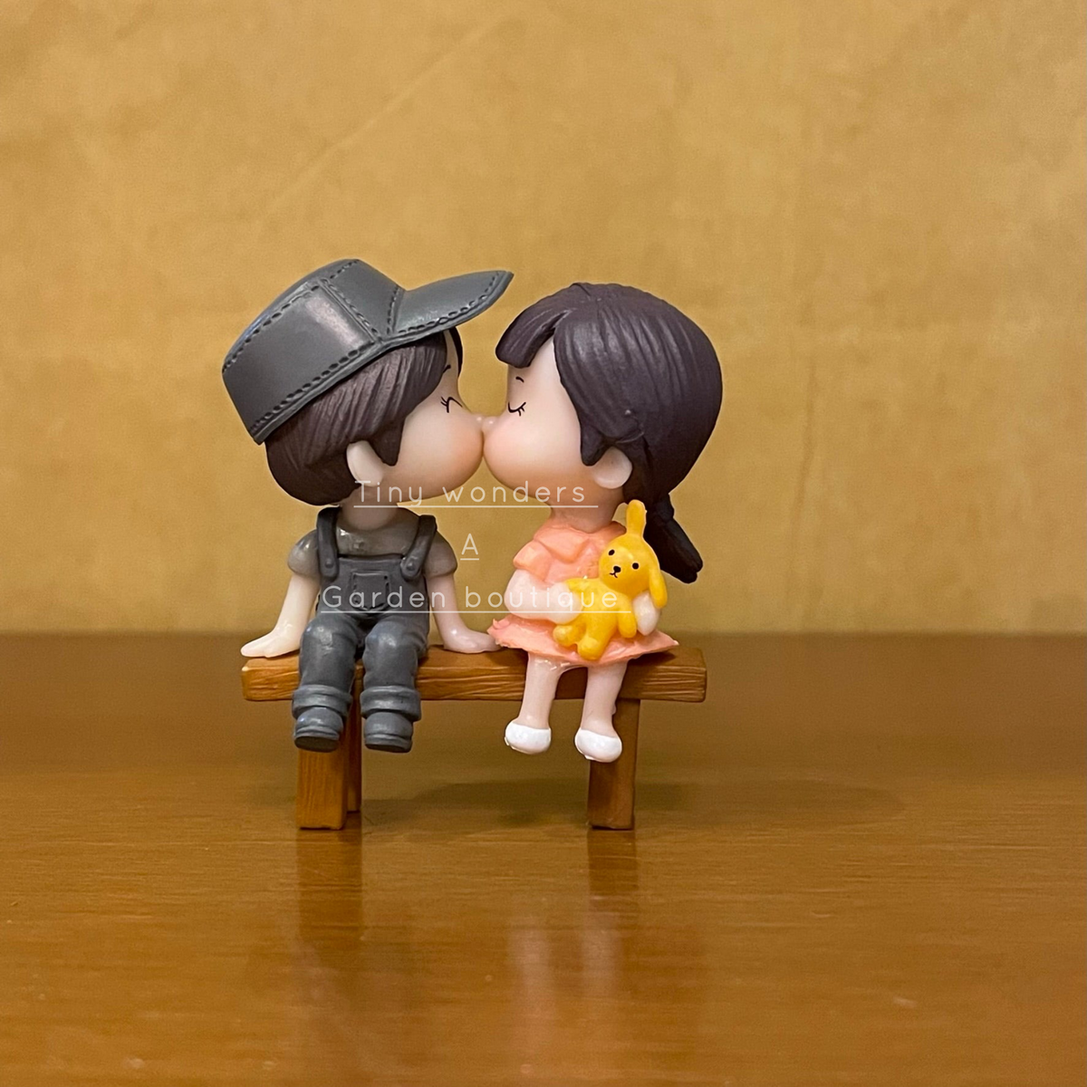 #015 Miniature Bench Couple (PER PAIR)