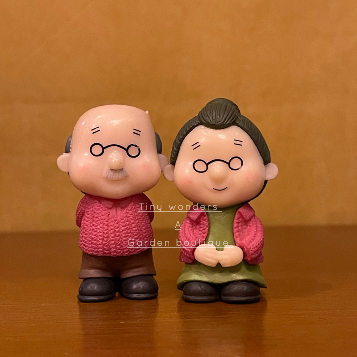 #073 Miniature Grand Parents (PER PAIR)