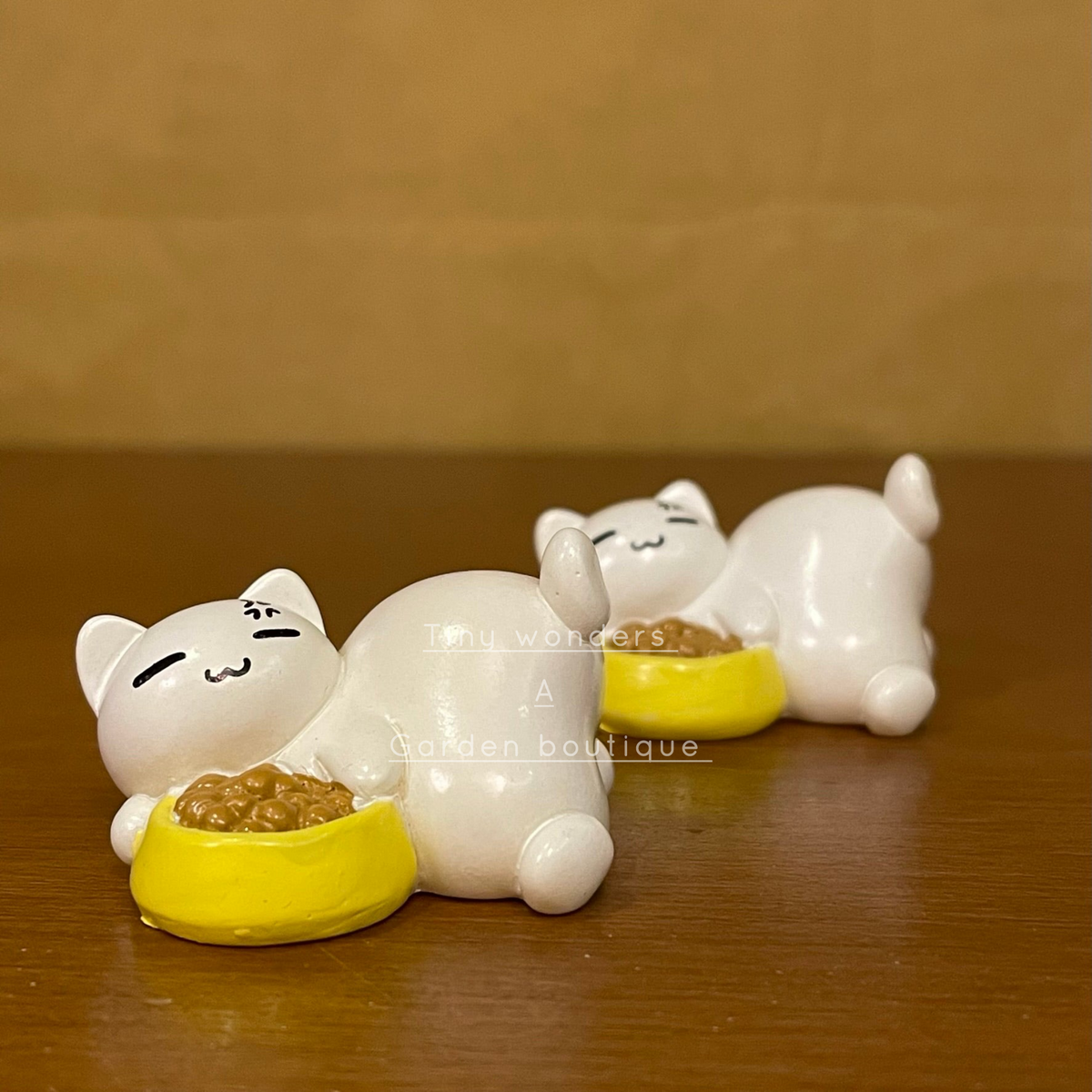 #074 Miniature Kitty with food (PER UNIT)