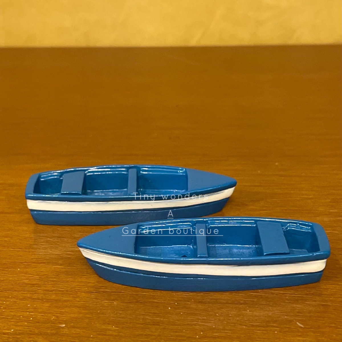 #076 Miniature Boat with Oars ( set of 2 )