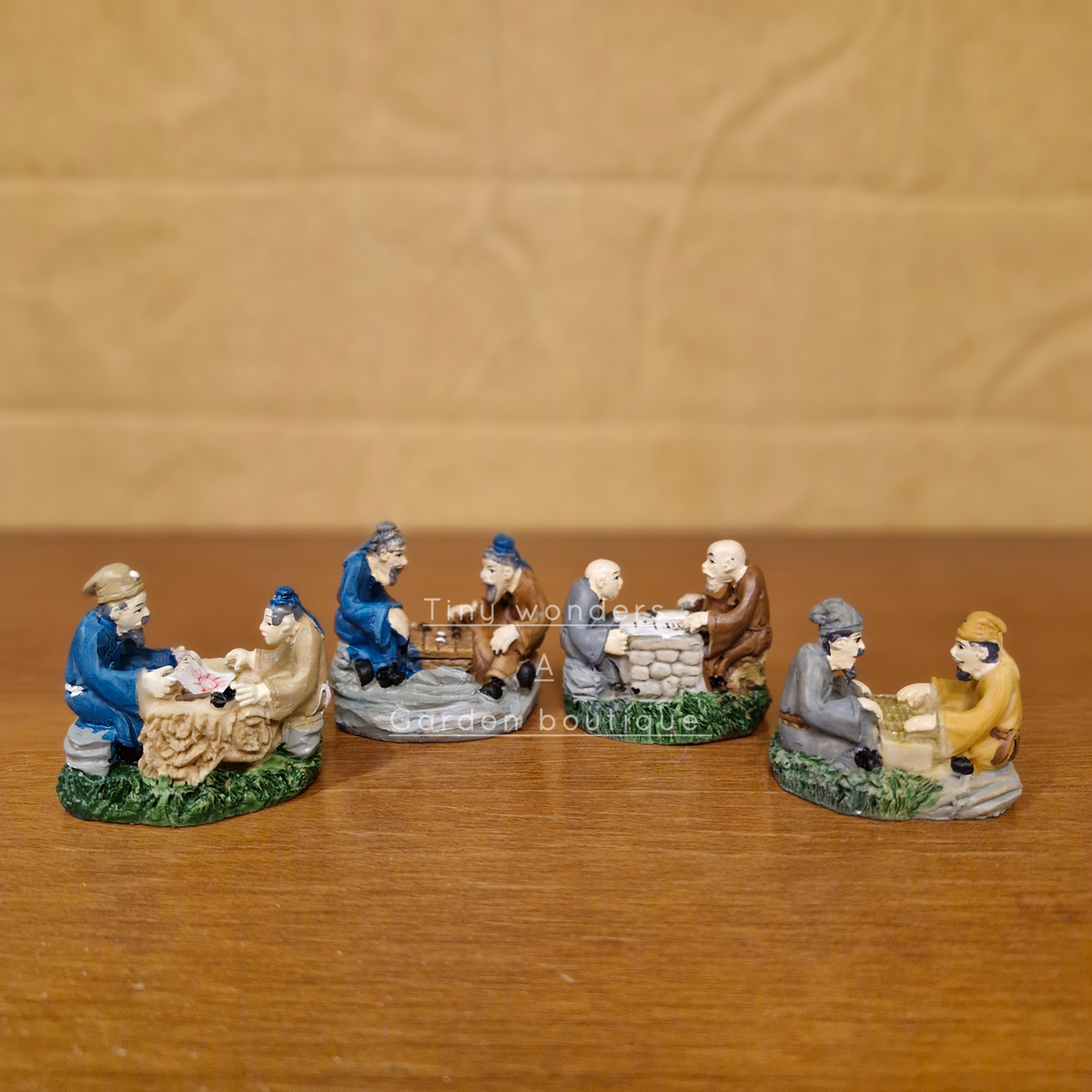 #085 Miniature Two Man Talking (PER UNIT) Random Design