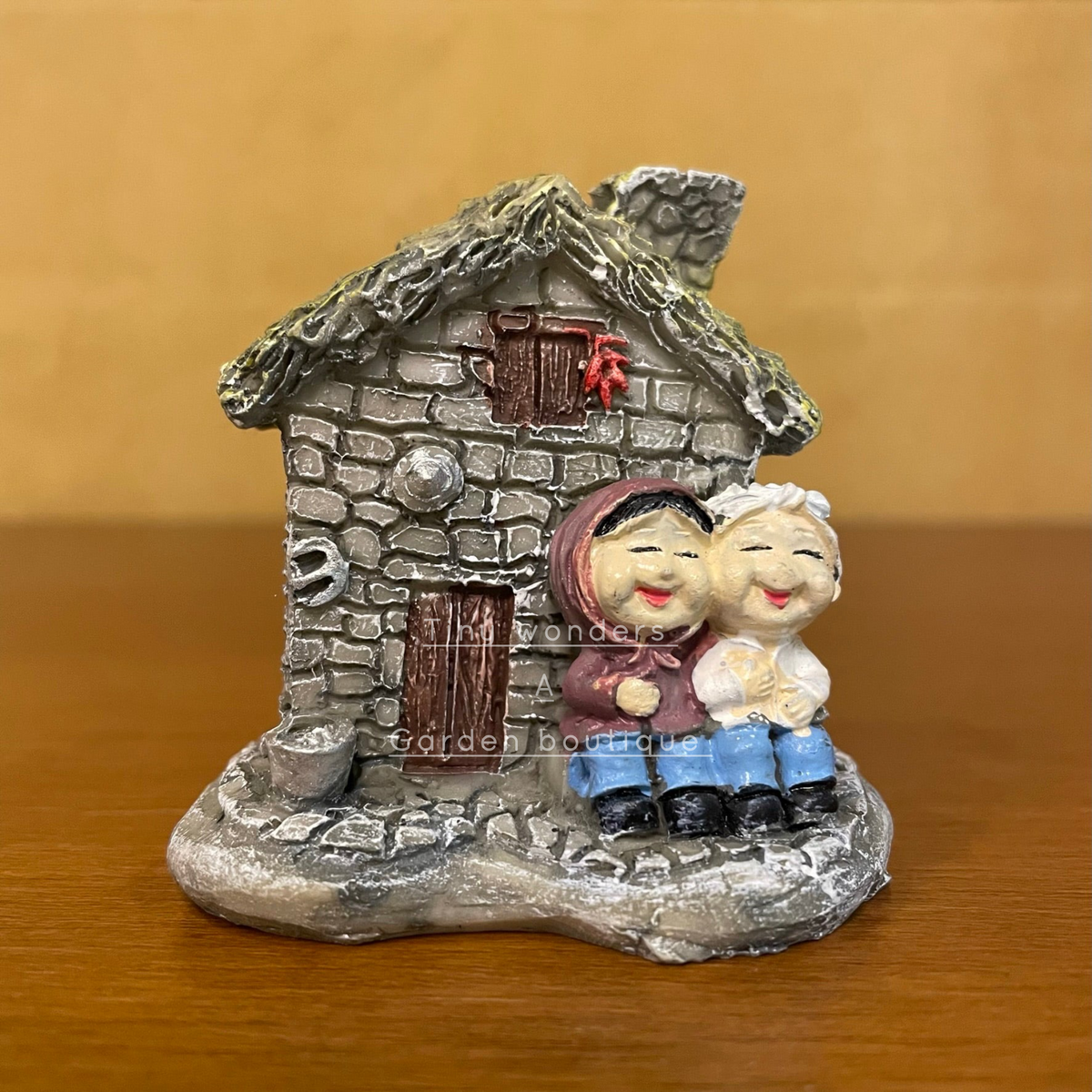 #124 Miniature House With Grandparents (PER UNIT) random colour