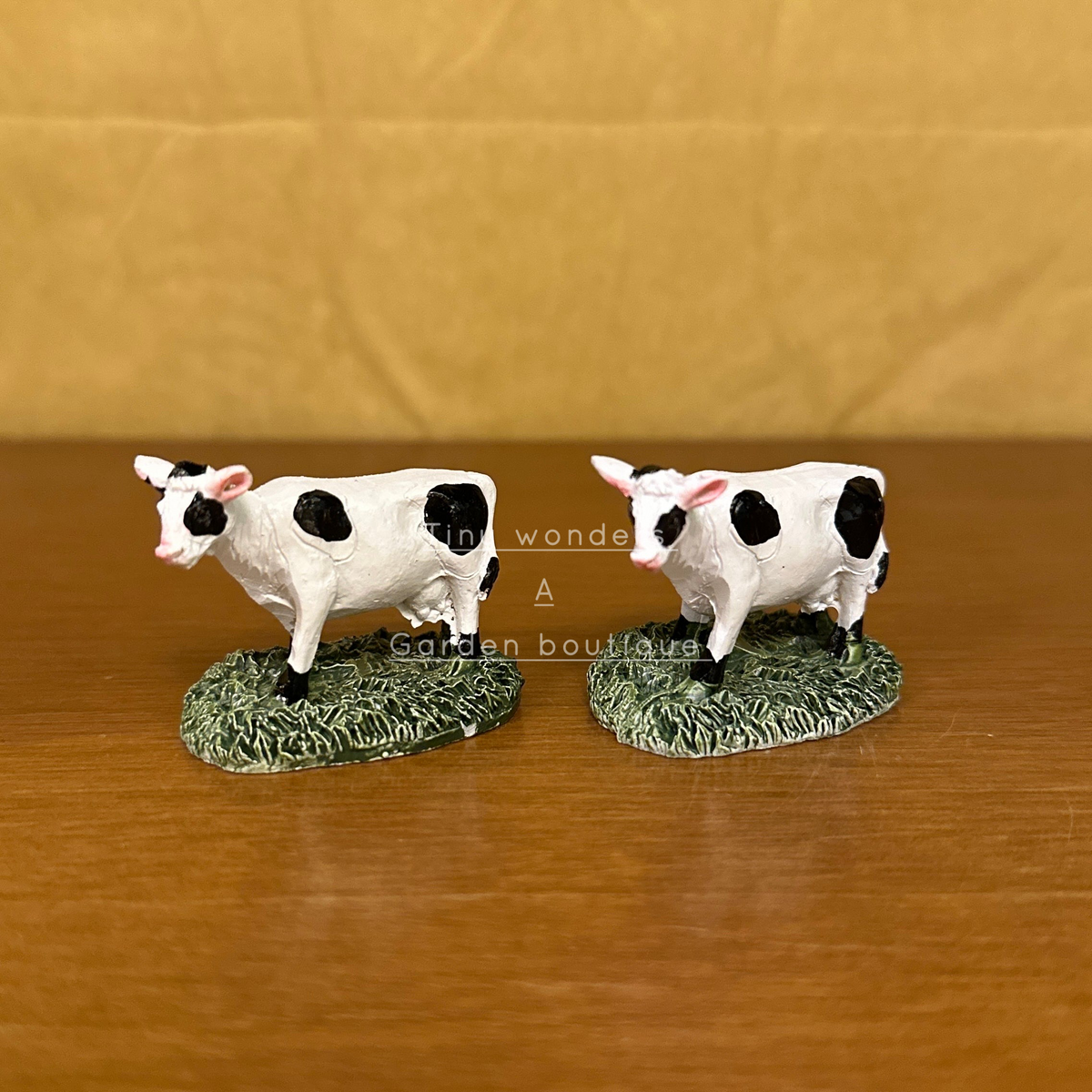 #127 Miniature Cow big ( per unit )