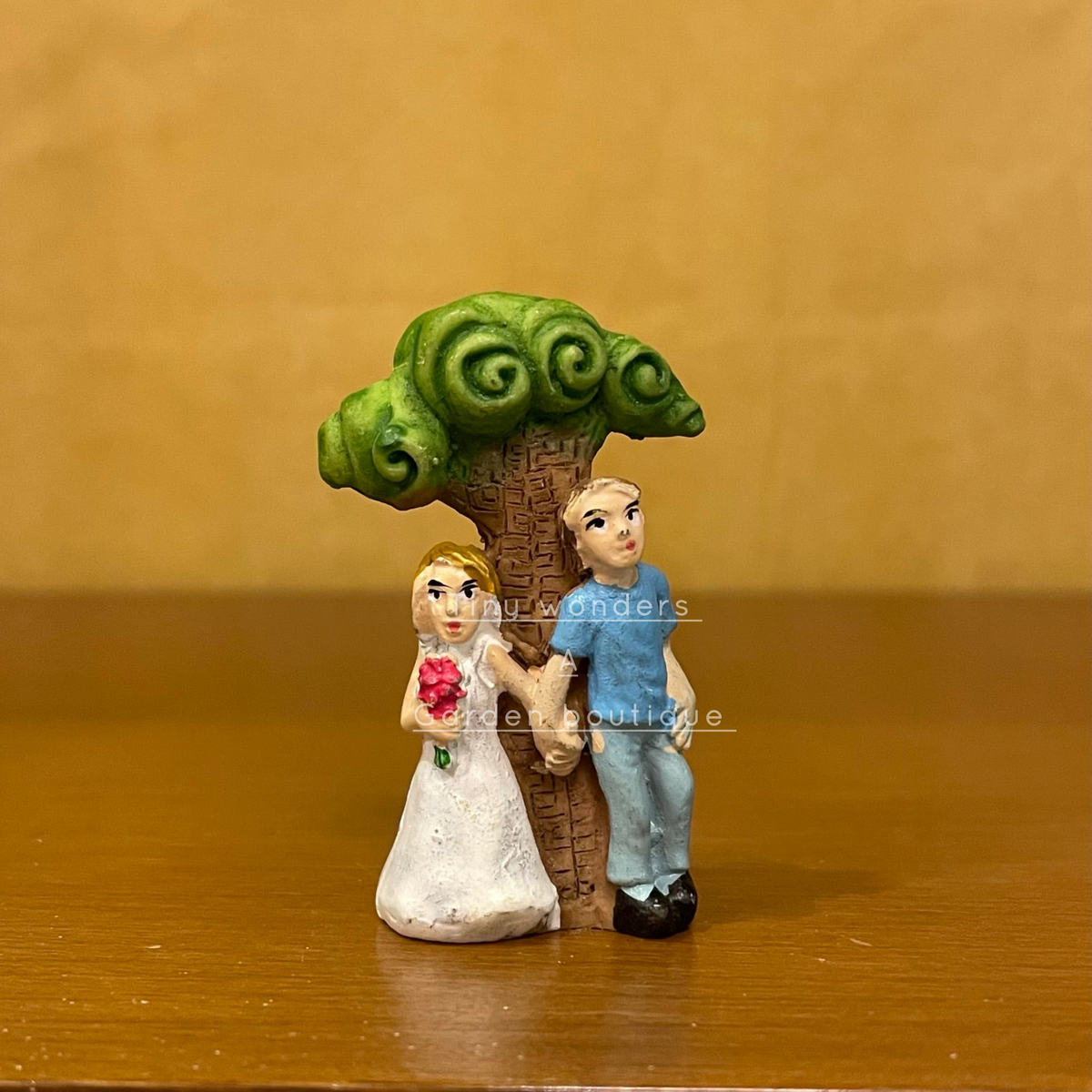 #163 Miniature Couple under Tree (PER UNIT)