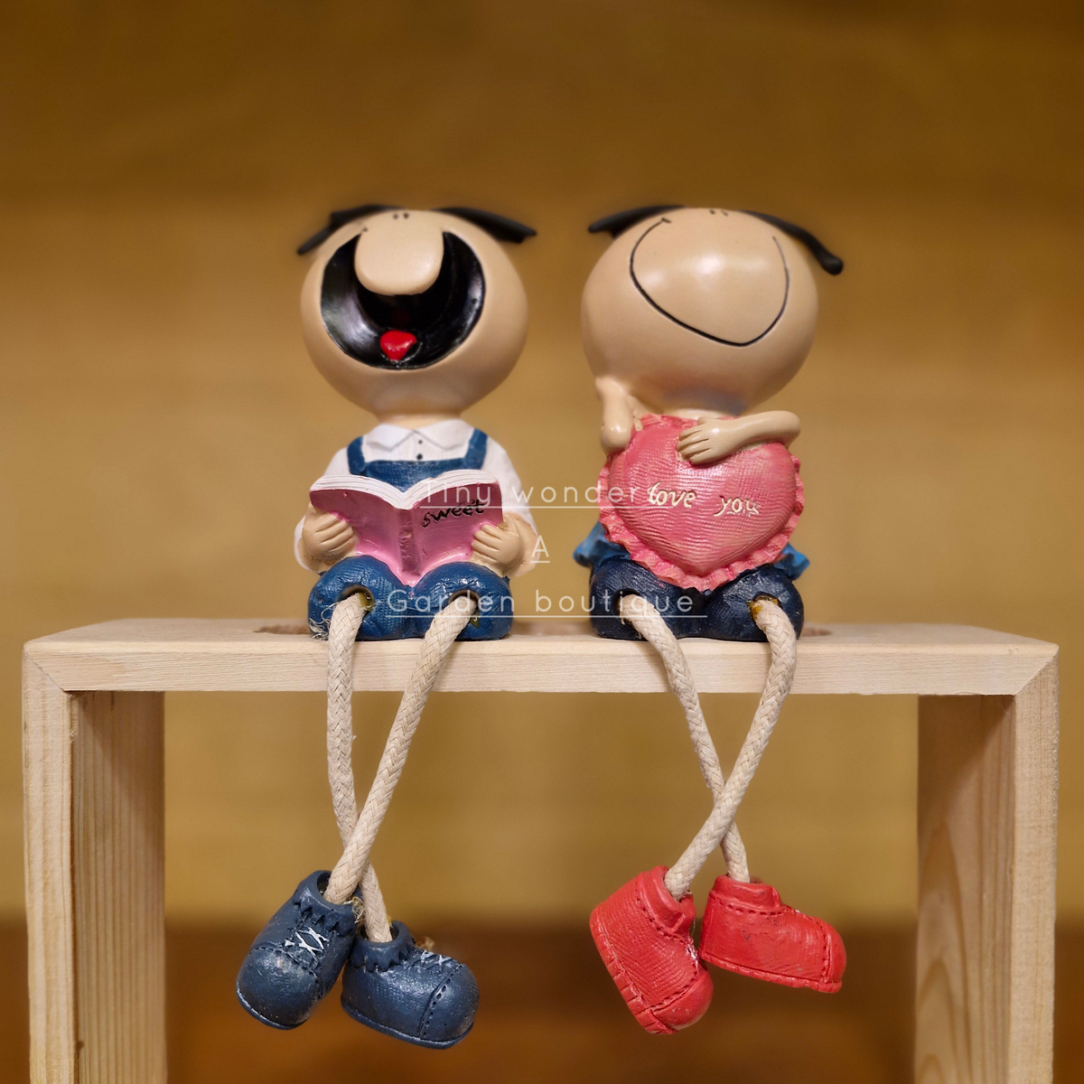 #193 Miniature Smiling Couple (Without Bench)(Per Pair)Random design
