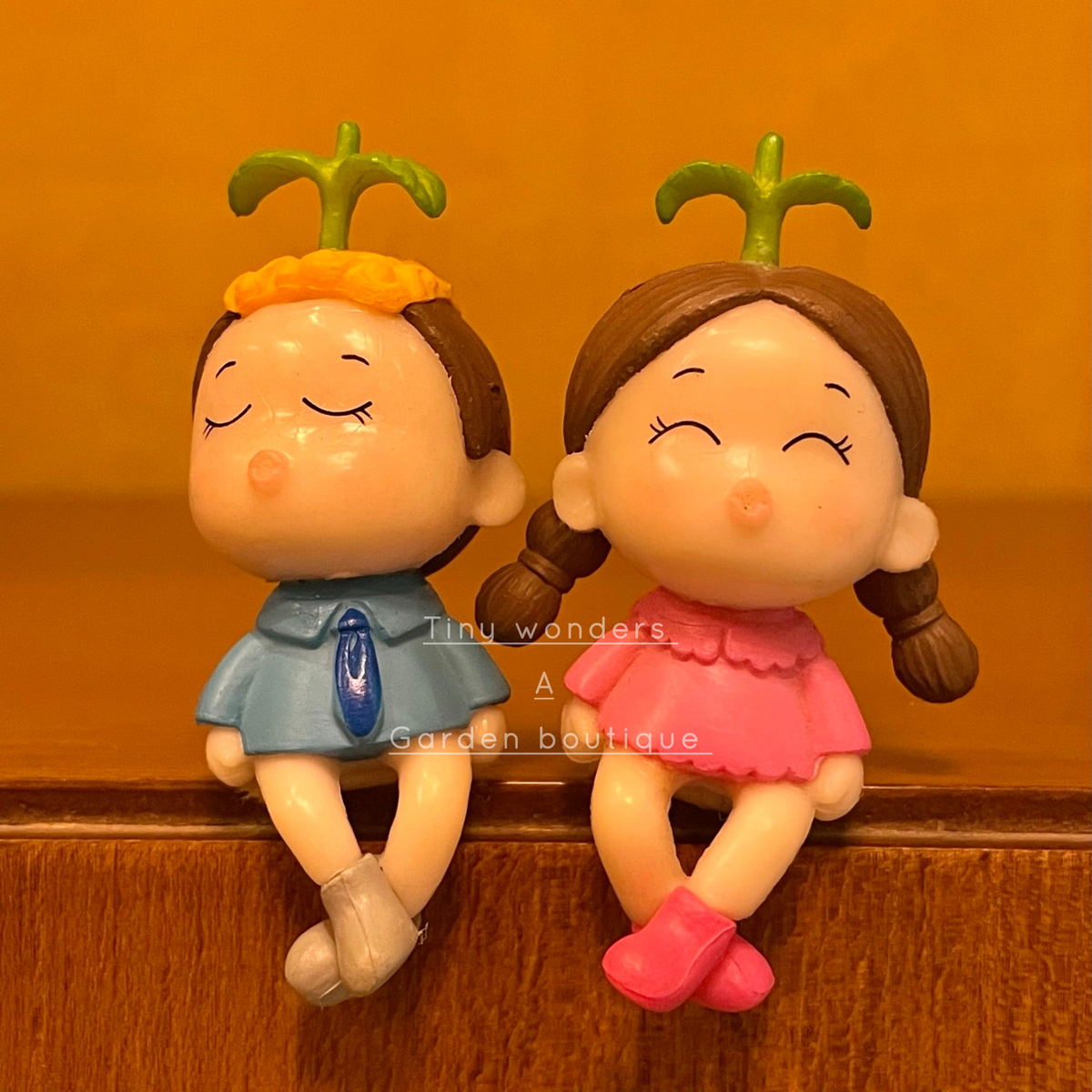 #241 Miniature Boy Girl with Green Crown (PER PAIR)