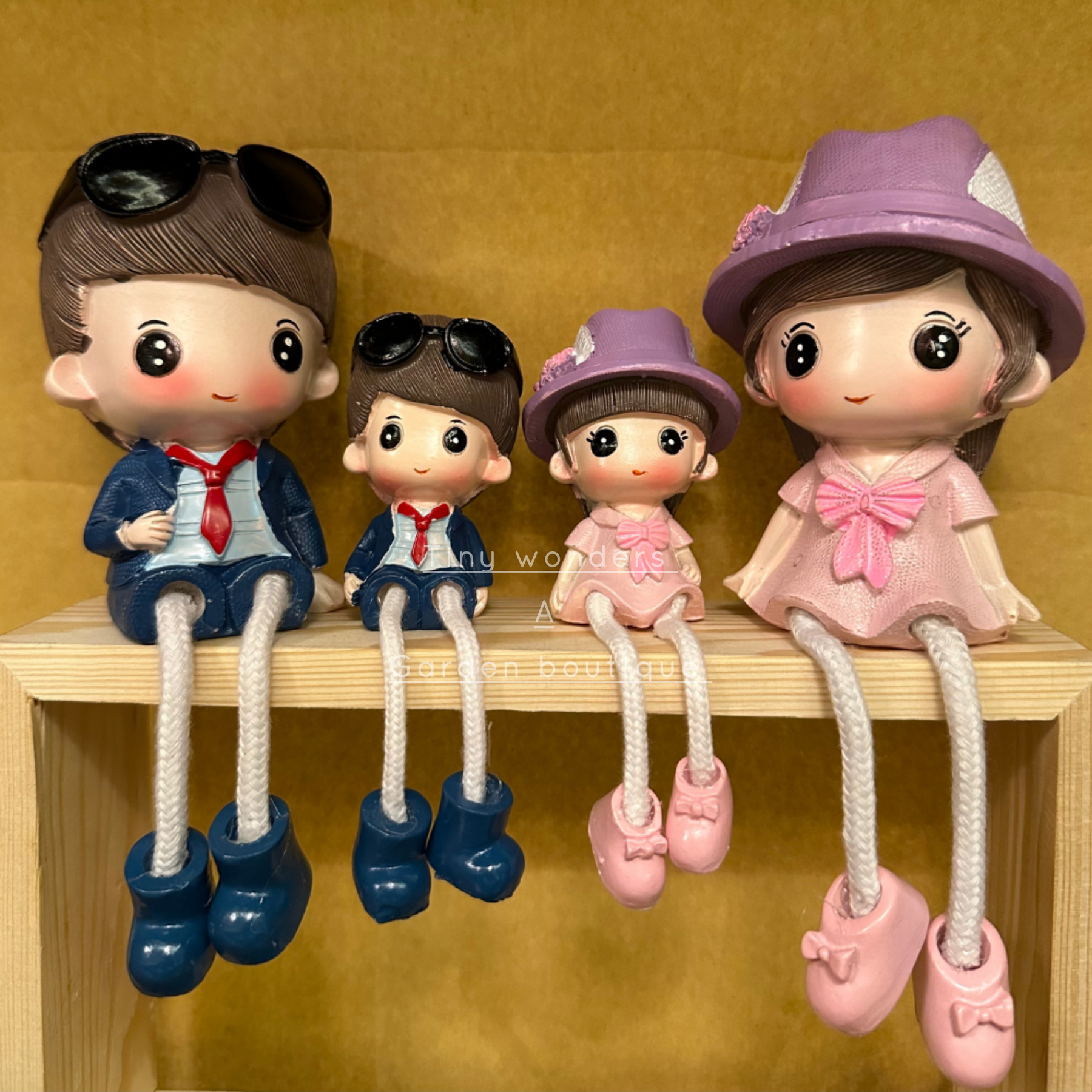 #246 Family with Tie (SET OF 4)