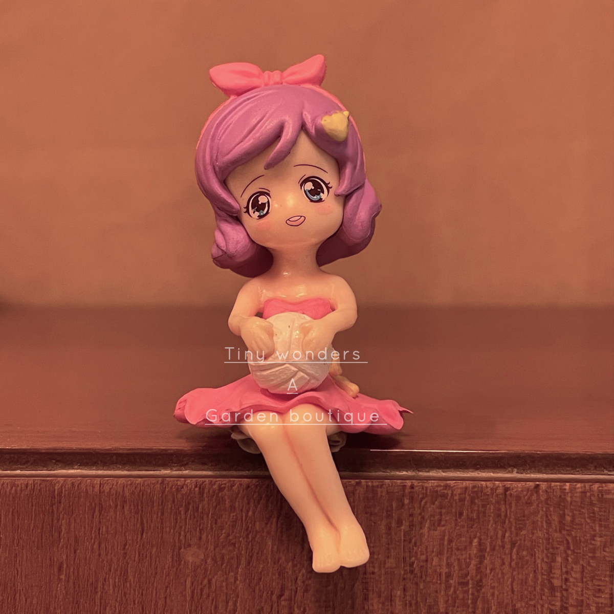 #251 Miniature Sitting Girl (PER UNIT)