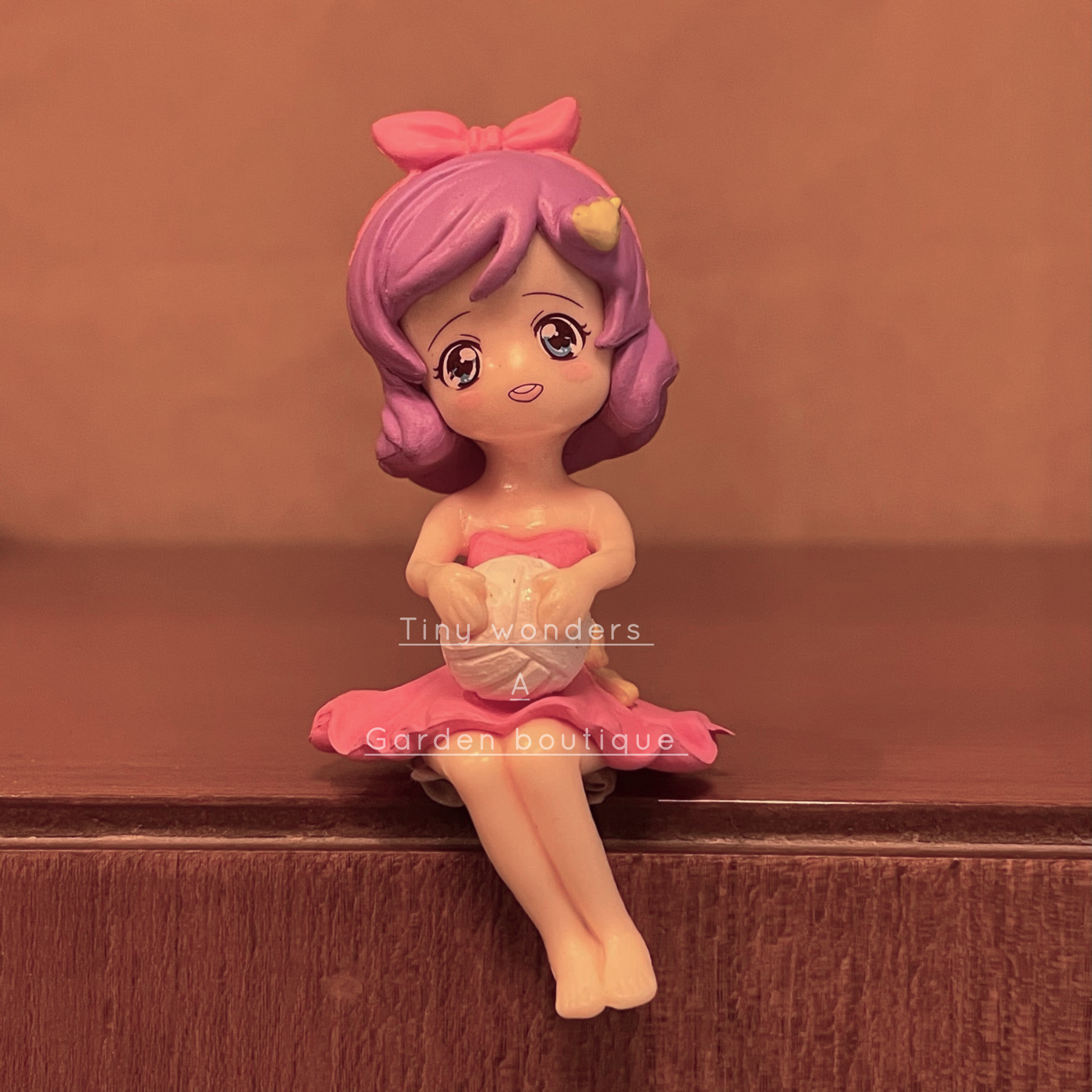 #251 Sitting Girl (PER UNIT)