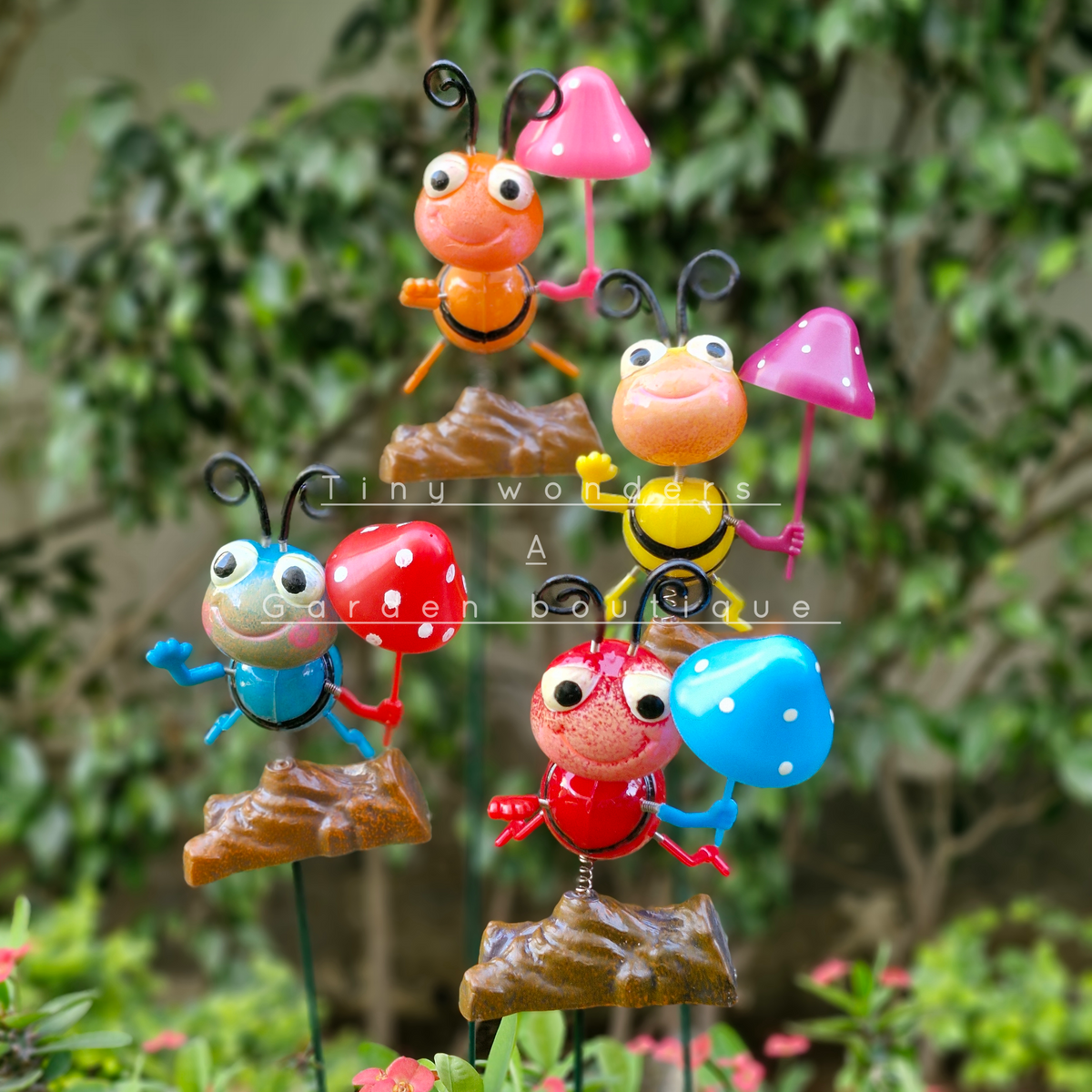#S42 Dancing Bee With Mushroom ( Set Of 2 )
