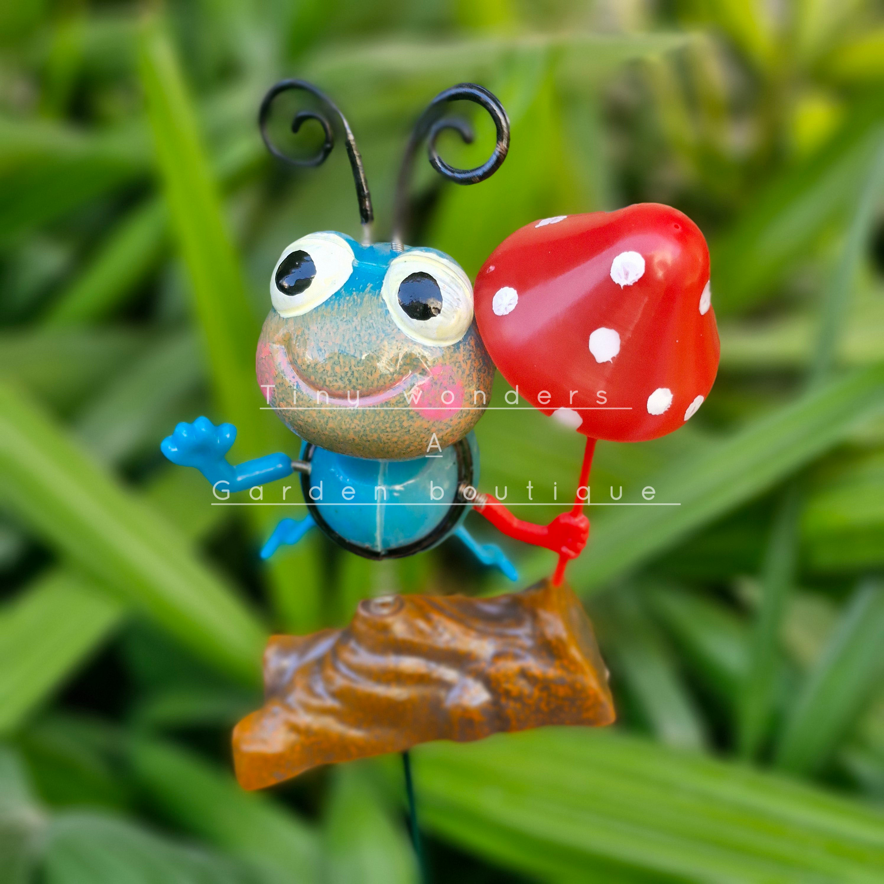 #S42 Dancing Bee With Mushroom ( Set Of 2 )