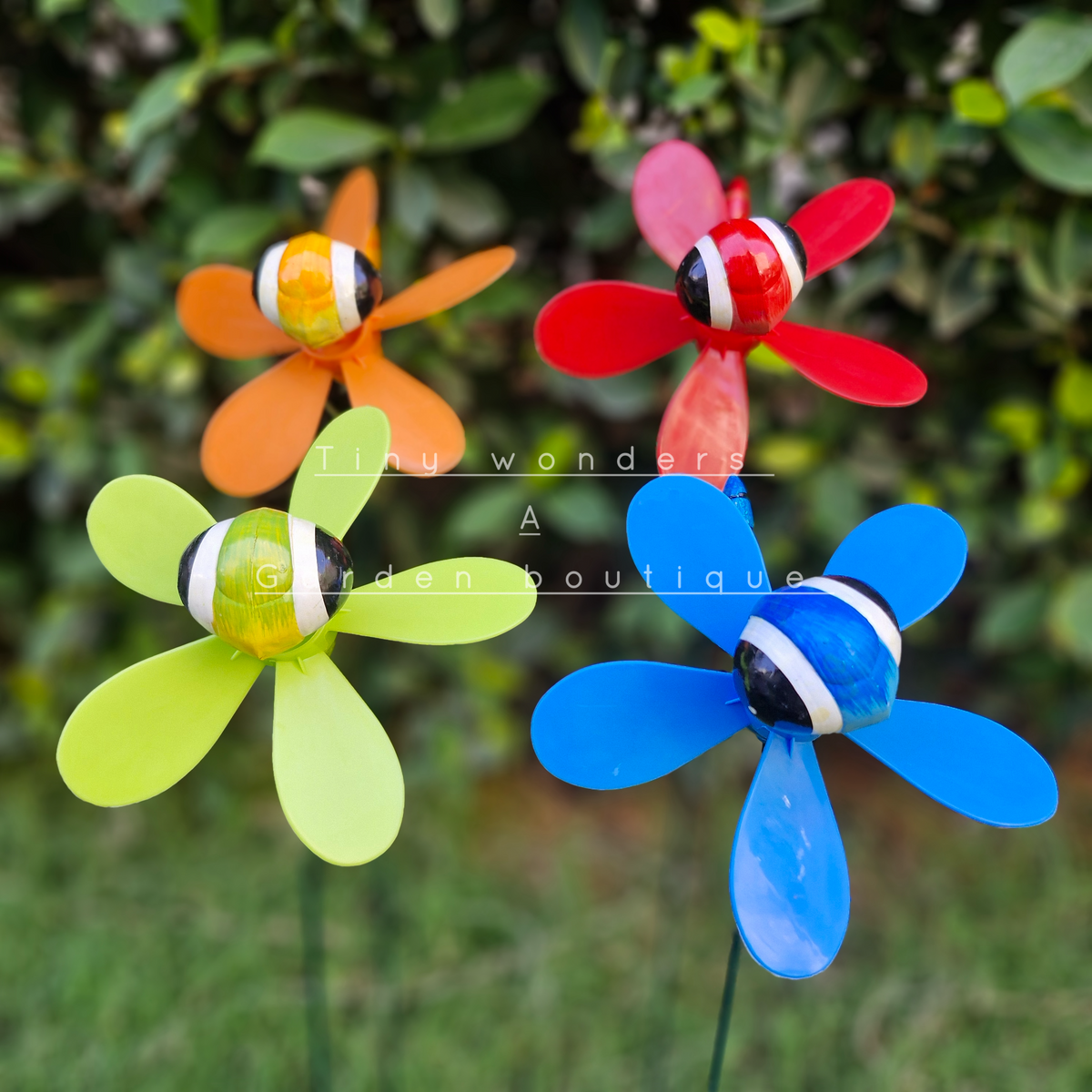 #S39 Bubbly Eyes Bee Stick With Fan ( Set Of 2 ) Random Colour