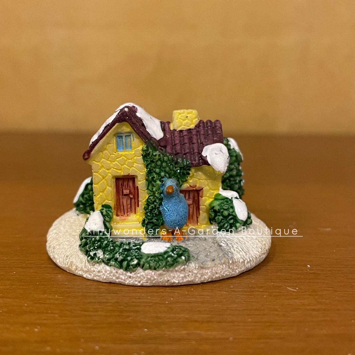 #275 Miniature Hut With Hen (PER UNIT)
