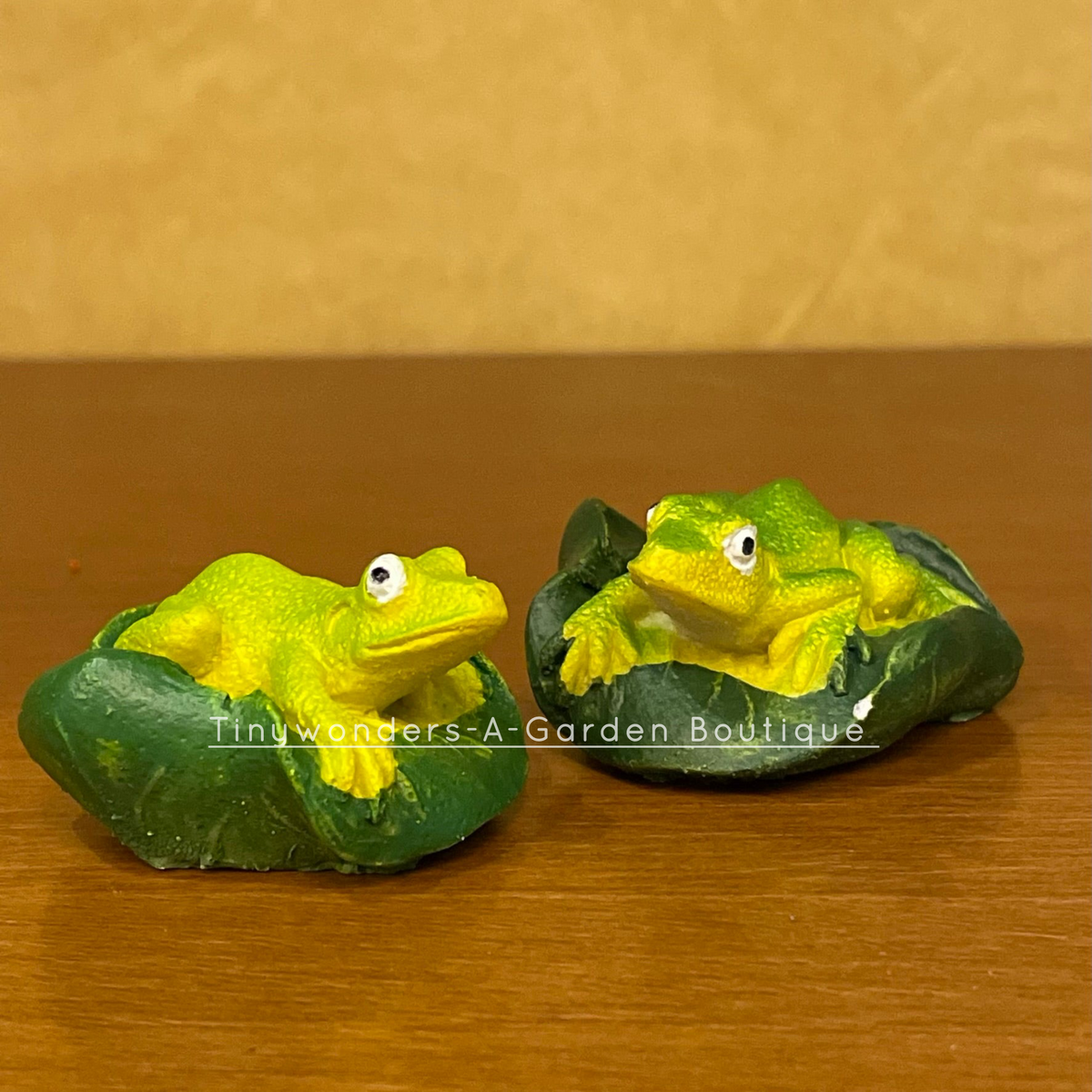#292 Miniature Frog On Leaf (PER UNIT)