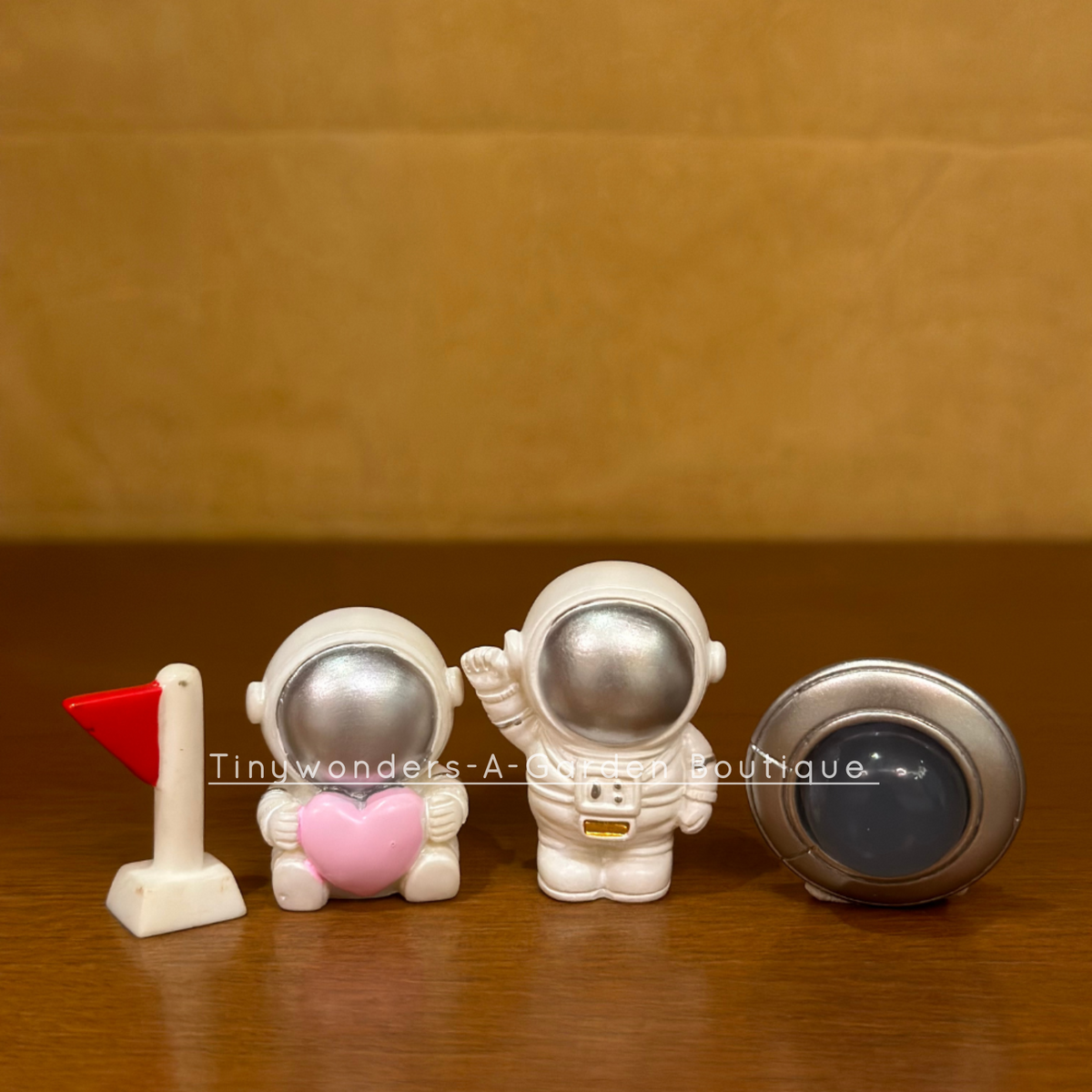 #315 Miniature Astronaut (SET OF 4)