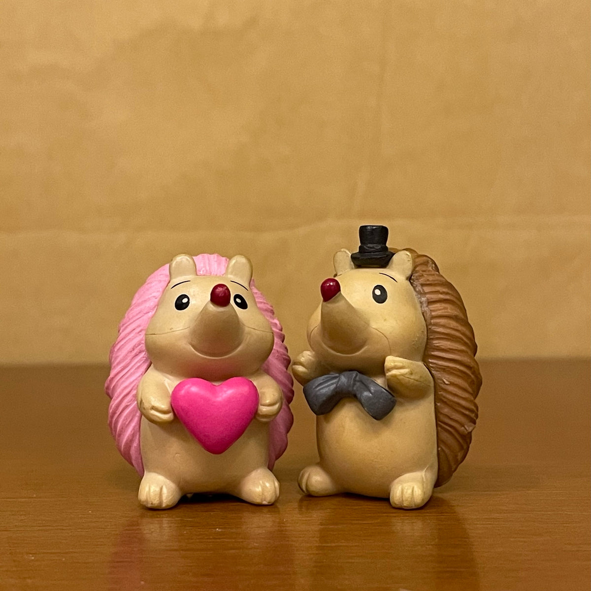 #005 Hedgehog Couple (Set Of 2)