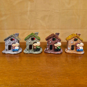 #124 Miniature House With Grandparents (PER UNIT) random colour