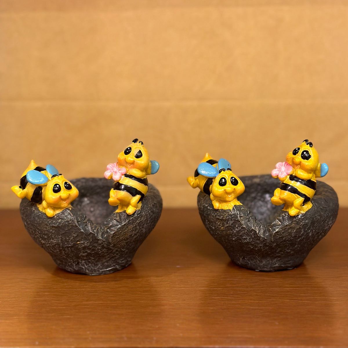 Couple bee planter ( set of 2 )