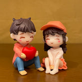 #364 Couple holding heart (PER PAIR)