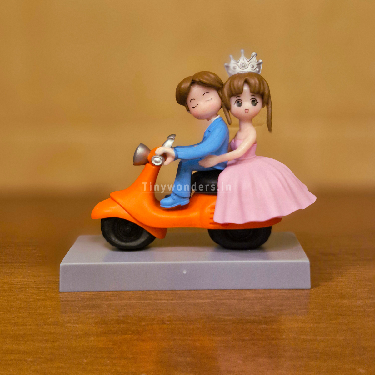 #622 Miniature Bride & Groom On Scooter ( Per Unit )