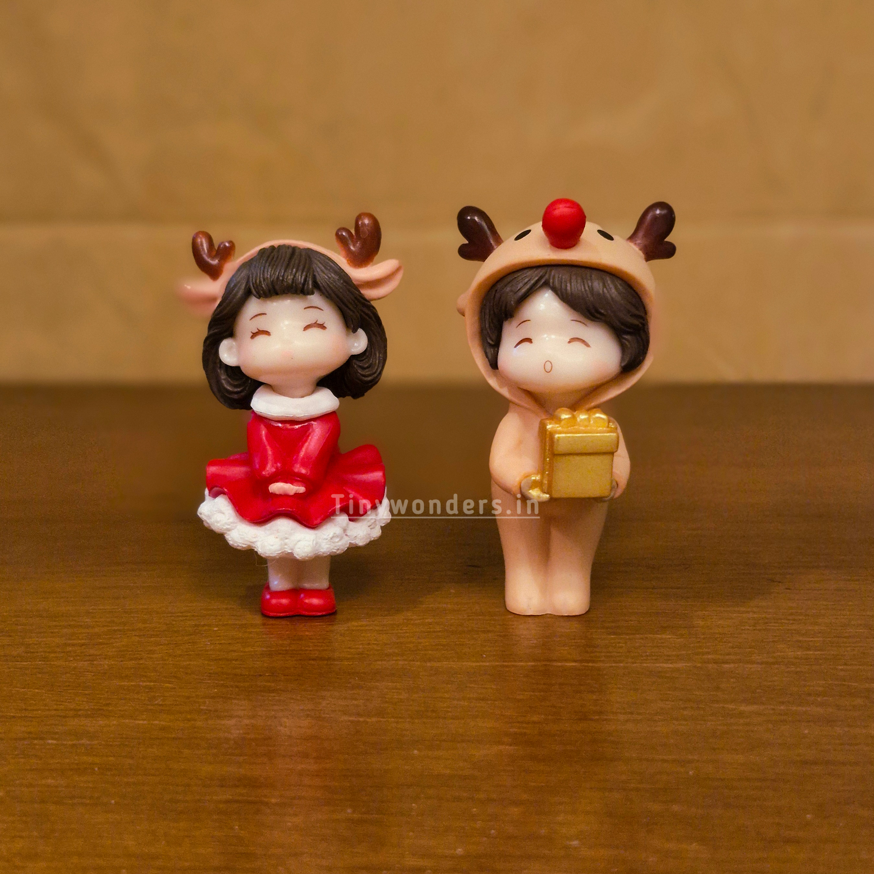 #611 Christmas Miniature couple ( per Pair )