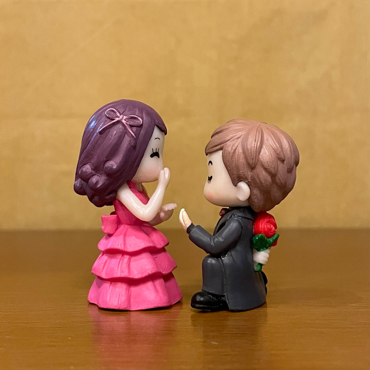 #070 Proposing Couple (PER PAIR)