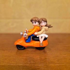 #623 Miniature Cute Couple On Scooter ( Per Unit ) Random Colour