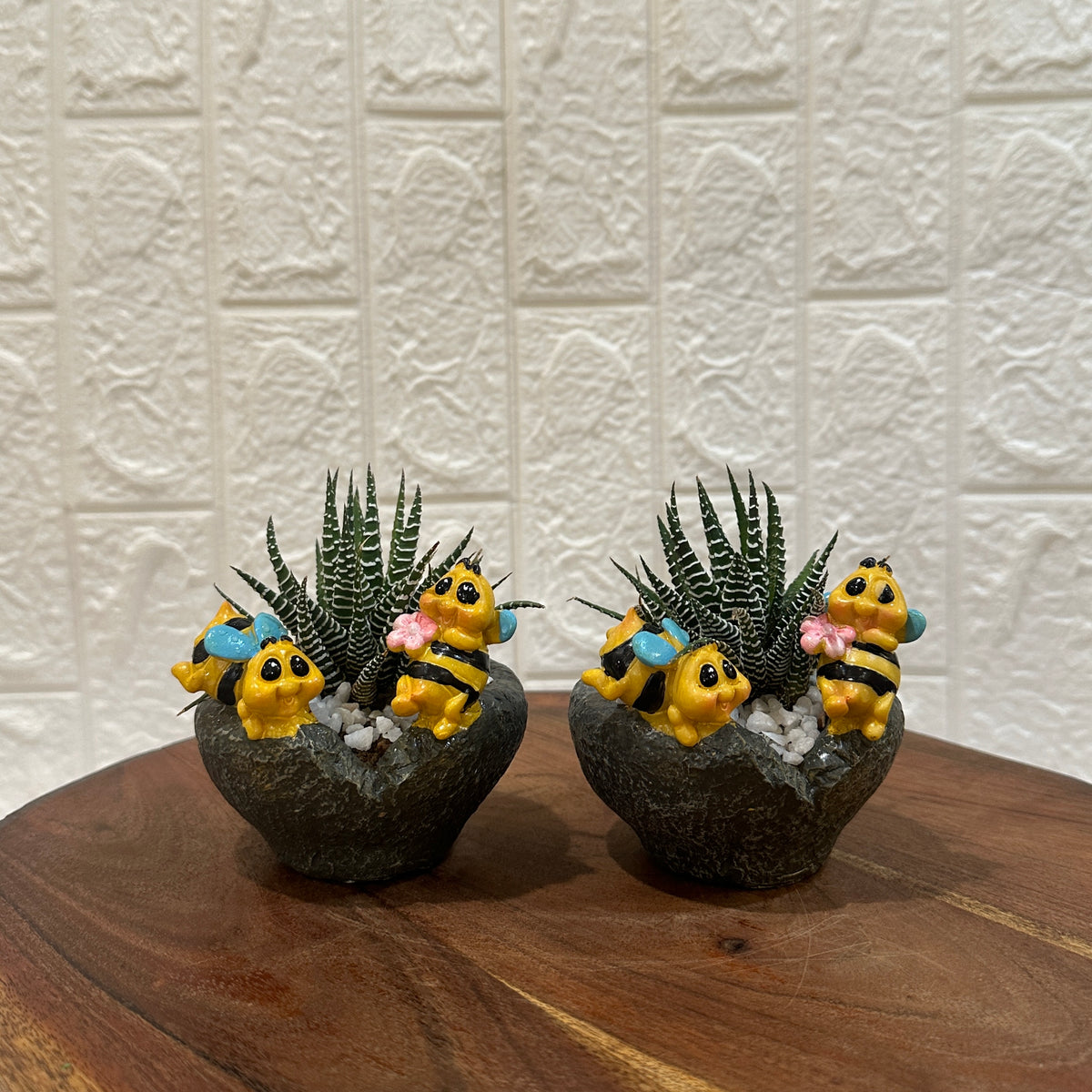 Couple bee planter ( set of 2 )