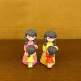 #440 Miniature Mom Holding Baby (Per Unit) Random Colour