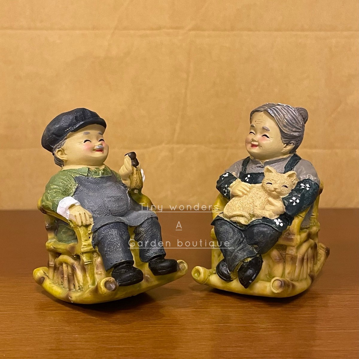 #212 Miniature Grandparents with Cat (PER PAIR)
