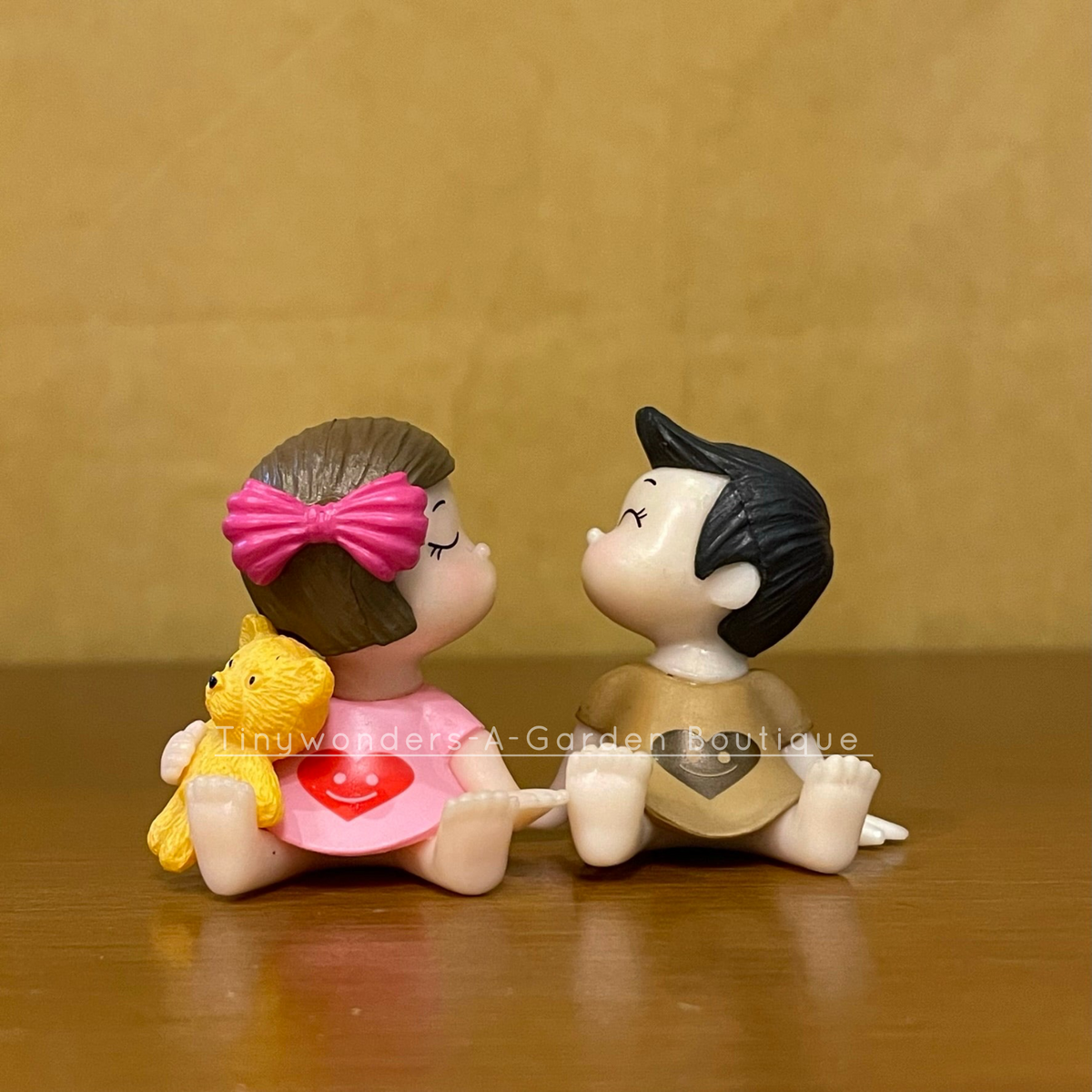 #258 Miniature Sitting Heart Couple (PER PAIR) random colour