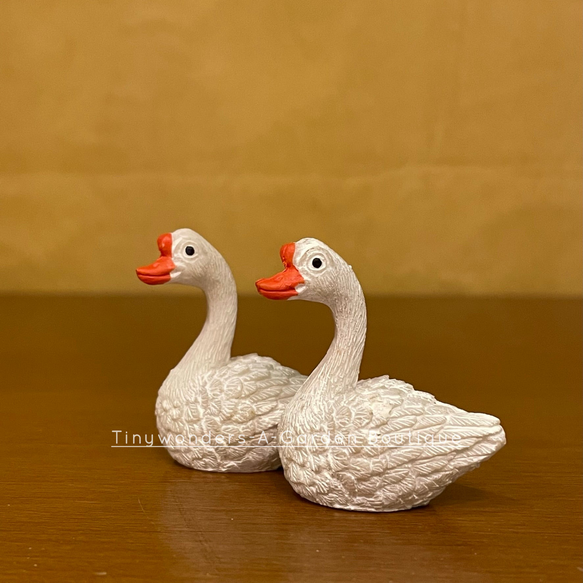 #295 Miniature Resin Swan (PER UNIT)