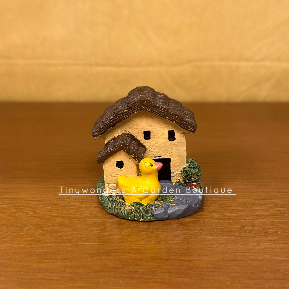 #415 Miniature Hut With Duck (Per Unit)