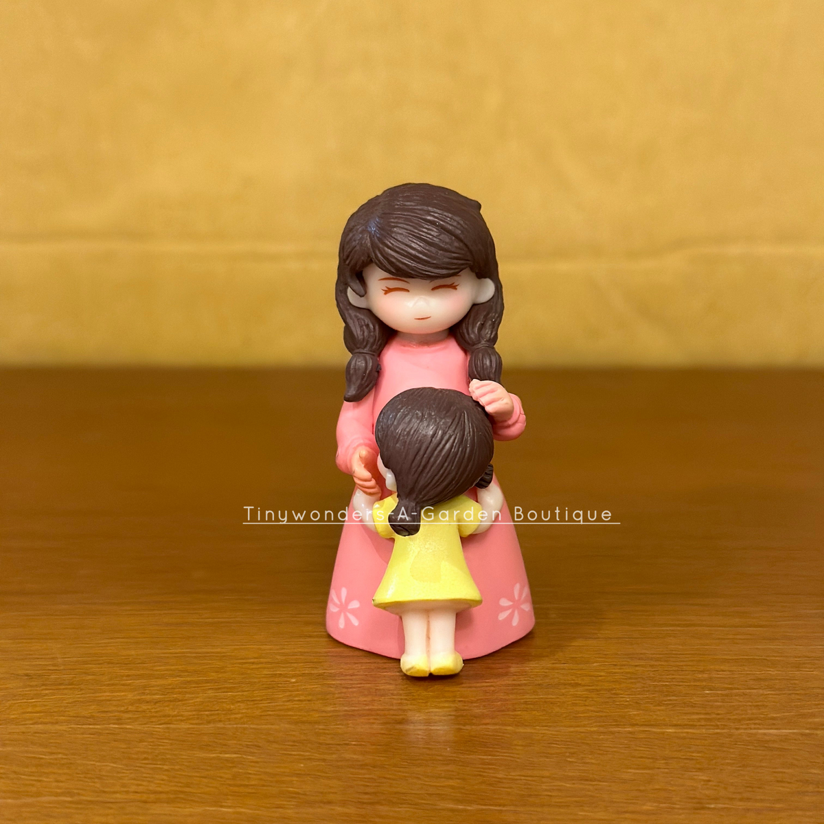 #440 Miniature Mom Holding Baby (Per Unit)