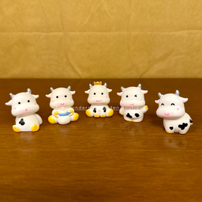 #444 Miniature Cow (Set of 2) Random Designs