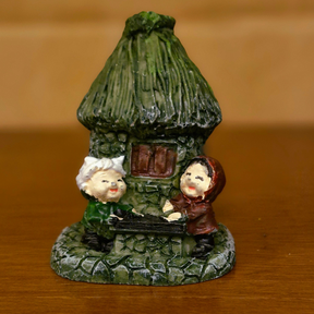 #159 Miniature Hut with Grands Parents (PER UNIT) Random Colour