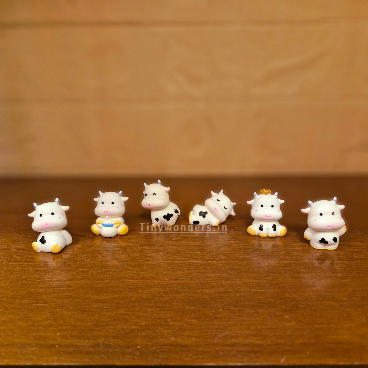 #444 Miniature Cow (Set of 2) Random Designs