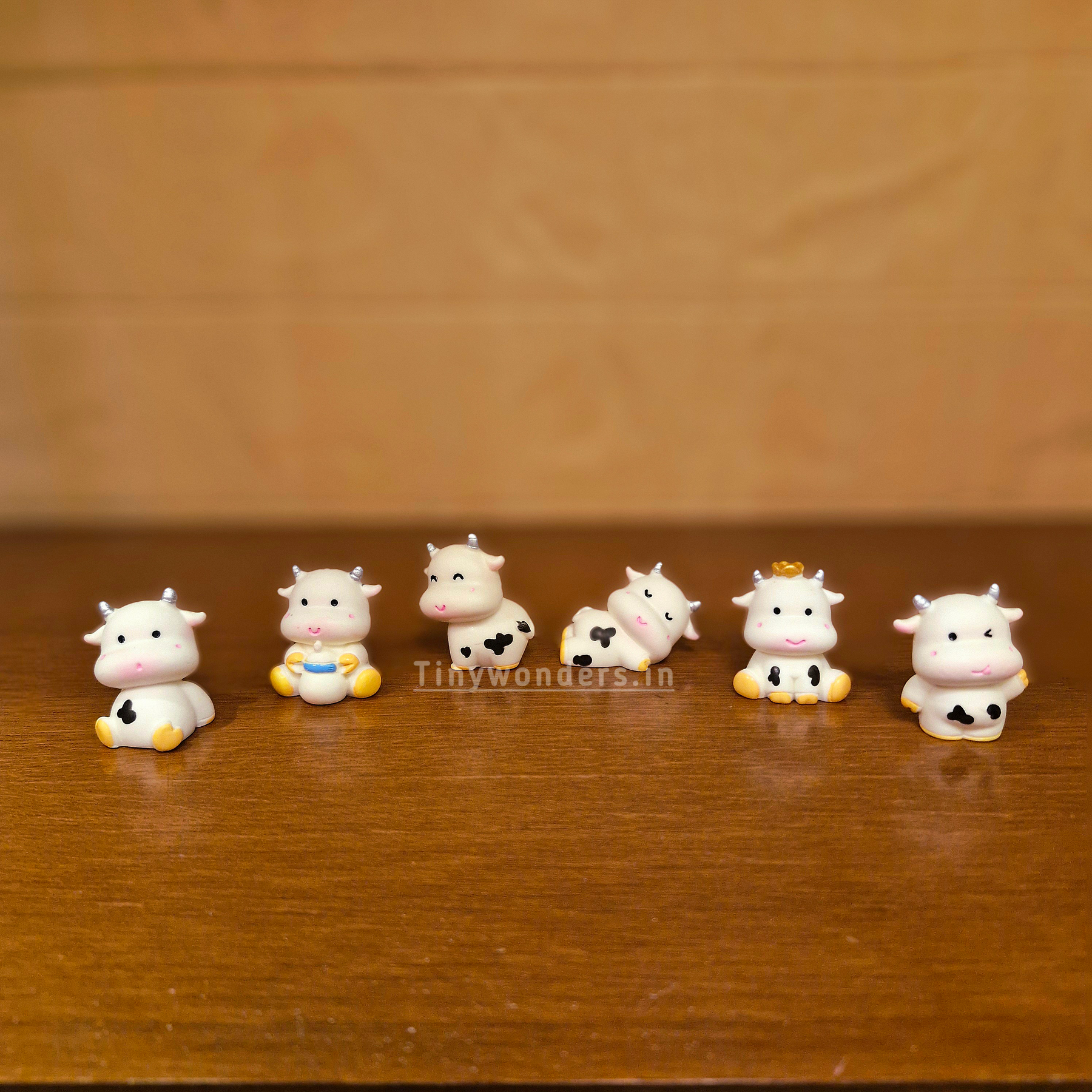 #444 Miniature Cow (Set of 2) Random Designs