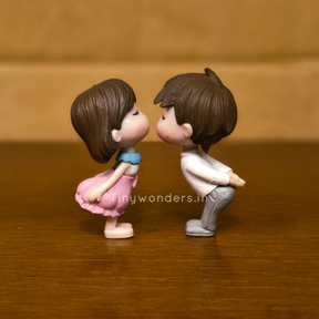 #020 Miniature Kissing Couple (PER PAIR) Random Colour